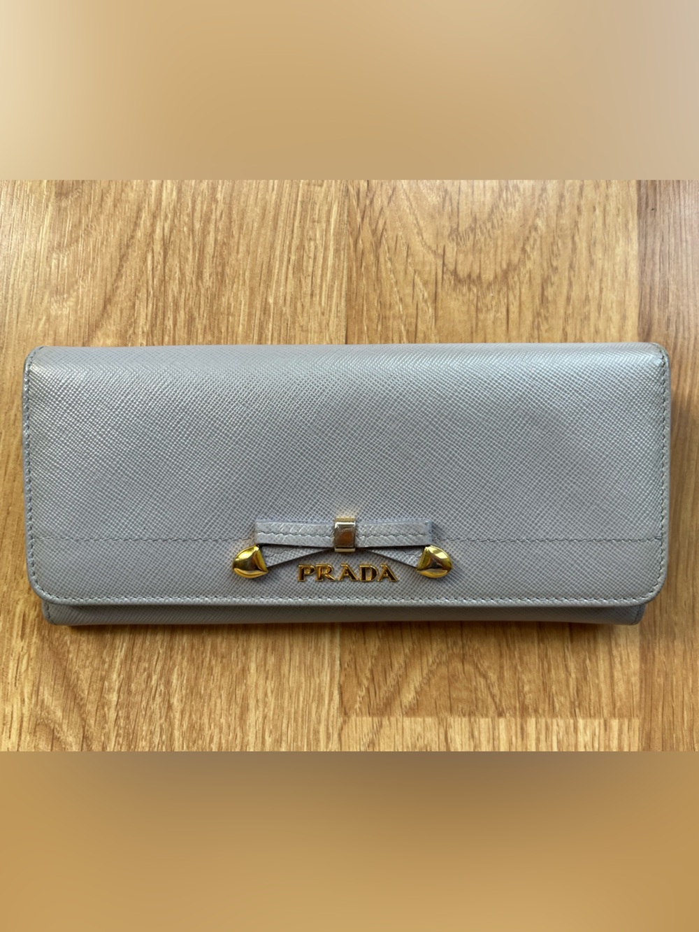 Prada wallet in lilac glycine